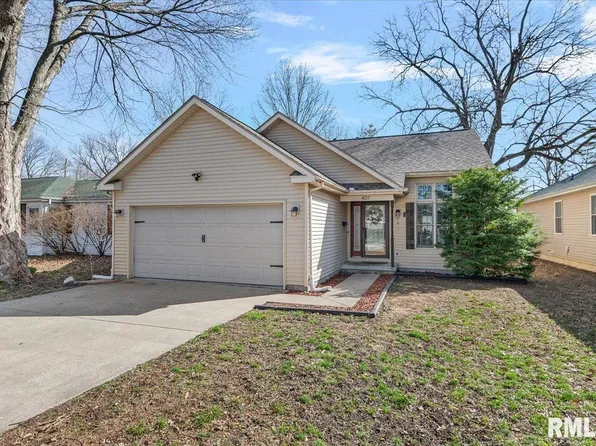 407 S 7th St, Auburn, IL 62615