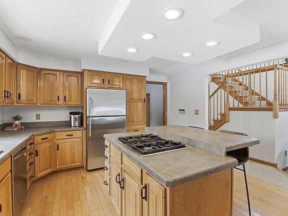 5th image of 44 Kensington Ave