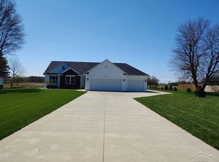 10367 Dice Rd, Freeland, MI 48623