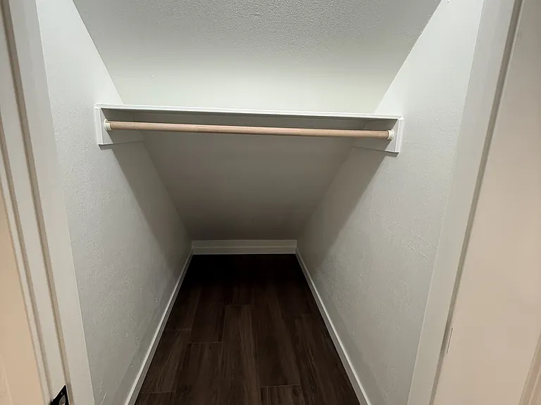 950 Gilmore St — Photo 3
