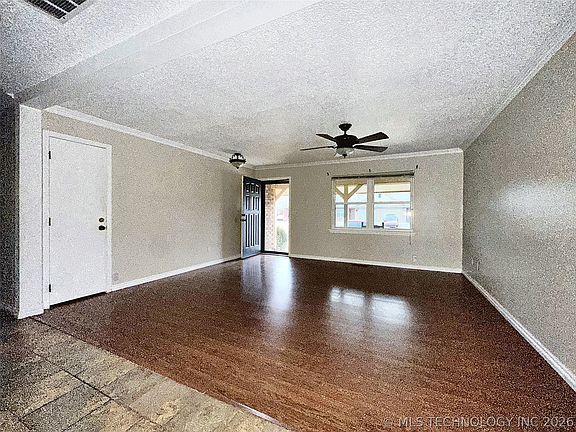 4th image of 302 N Wortman Pl