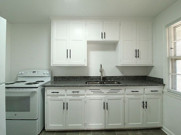 4th image of 4407 S Parkway Dr
