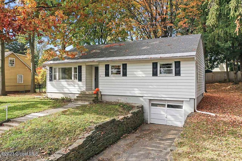2nd image of 31 Hillcrest Road
