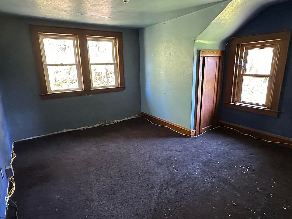 10th image of 146 Roy Rd