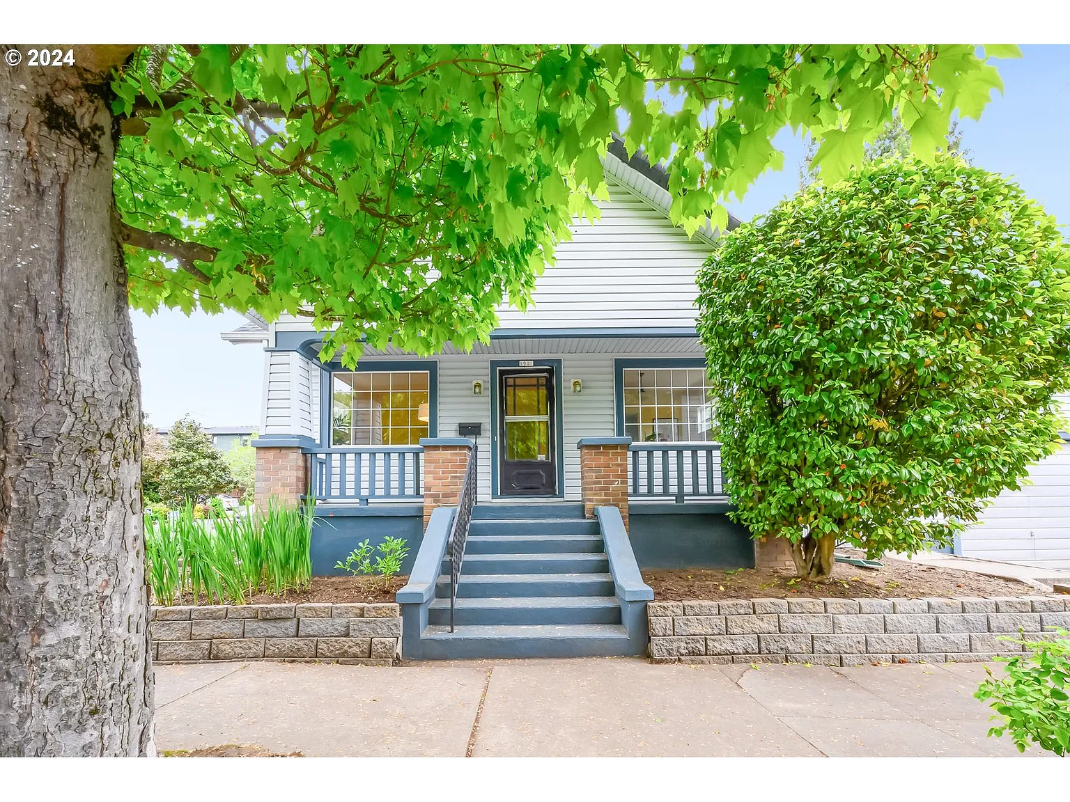 1903 SE Brooklyn St photo 1