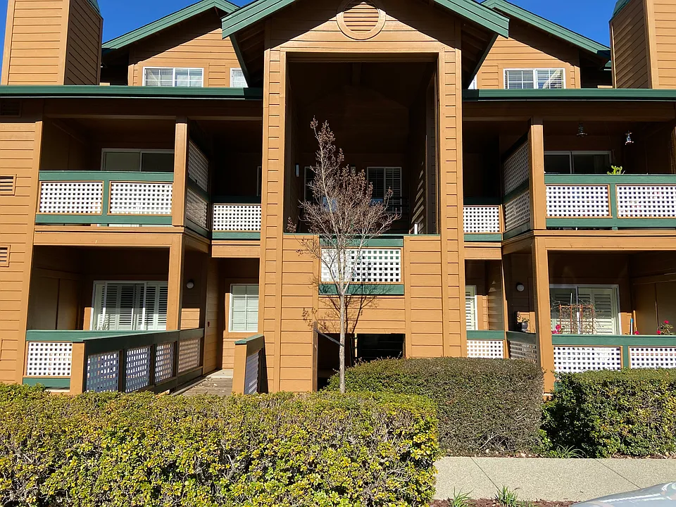 105 Stone Pine Ln