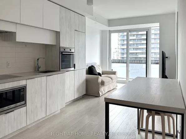 8 Eglinton Ave E, Toronto, ON