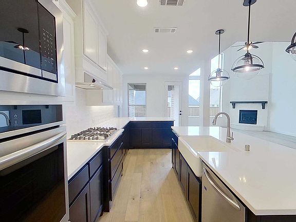 4th image of 2212 Longspur Dr
