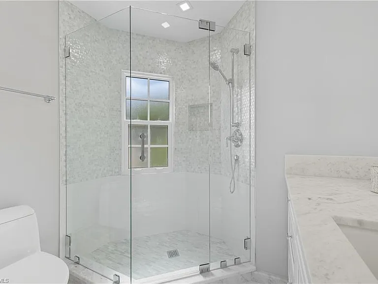 360 Carlton Pl #11 — Photo 17