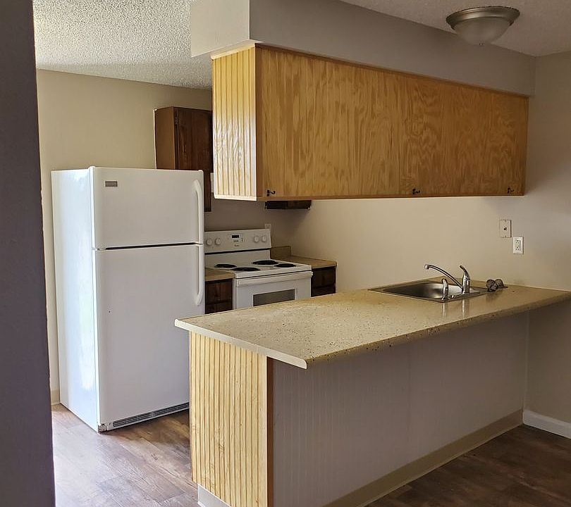 1st image of 15917 E Sprague Ave #6