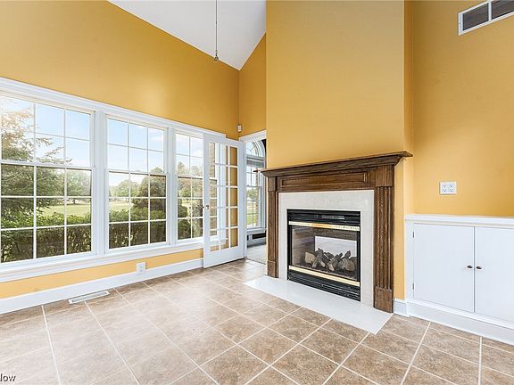 5th image of 165 Deer Valley Dr