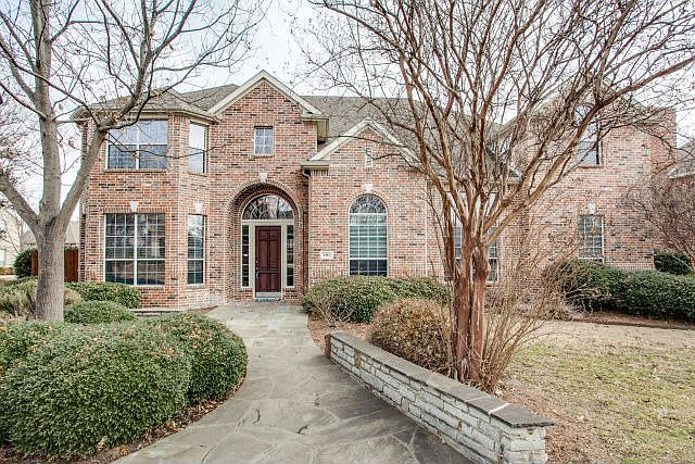 Beautiful Corner Lot !