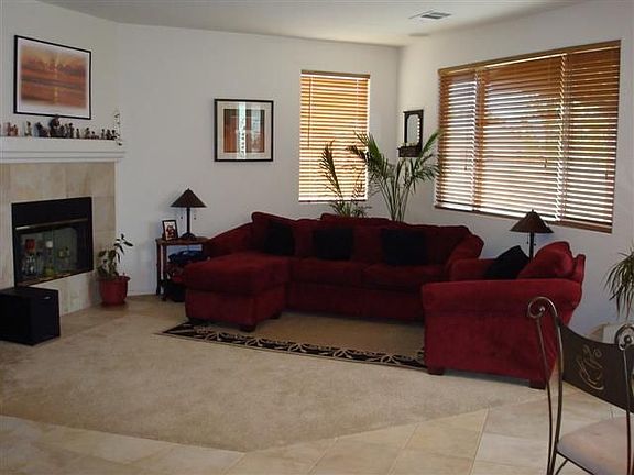 Familyroom w/ fireplace and built in sound