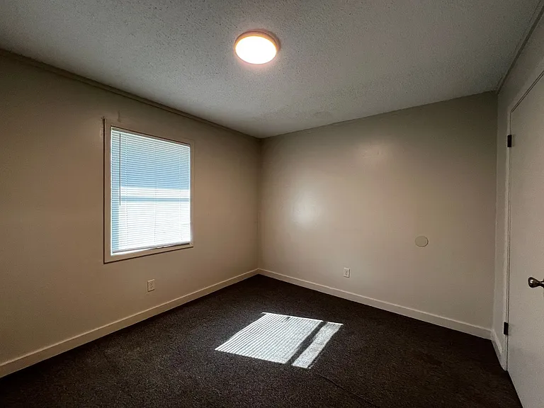 135 Georgianna St — Photo 9