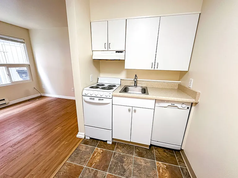 Belmont Roy Apartments — Photo 9