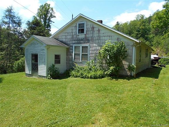 3rd image of 18 Davis Ln