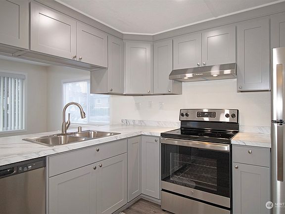4th image of 9900 Blomberg Street SW #20