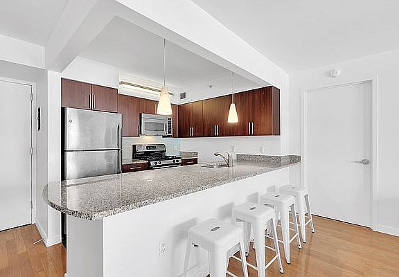 3rd image of 555 W 23rd St APT N9f