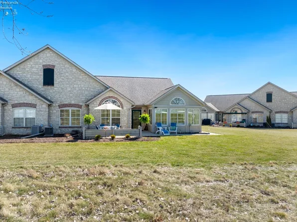 2912 Villa Ct #B, Port Clinton, OH 43452
