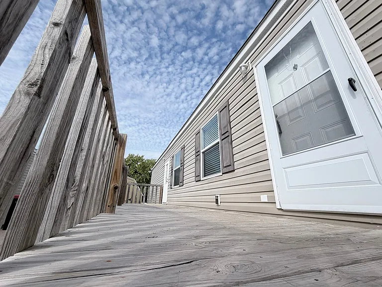 Lakeview Terrace — Photo 22