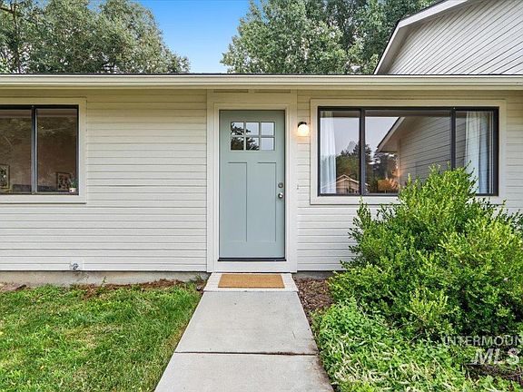 4th image of 4010 N Cambria Way