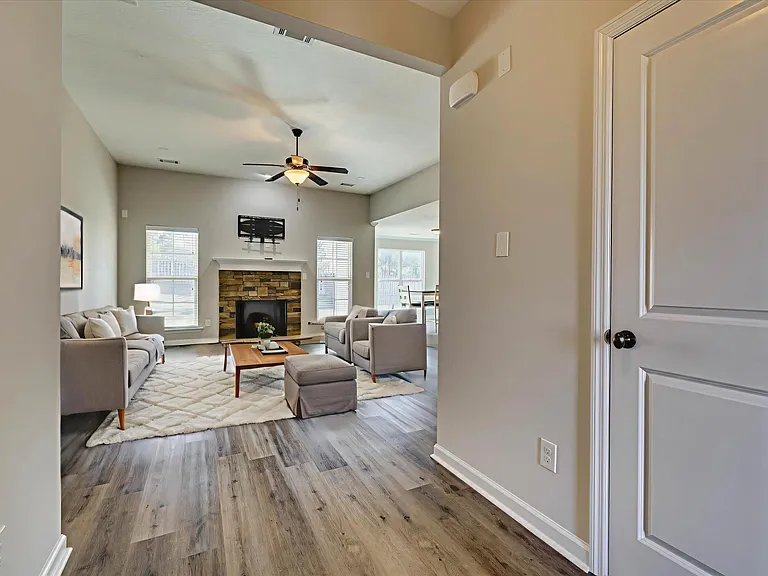 124 Radcliff Dr — Photo 5