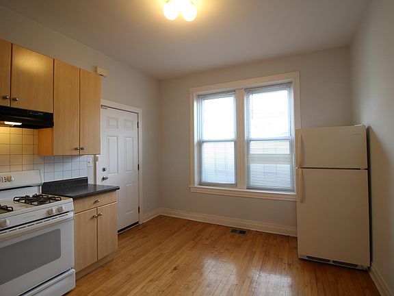 3rd image of 2342 W Iowa St #1N