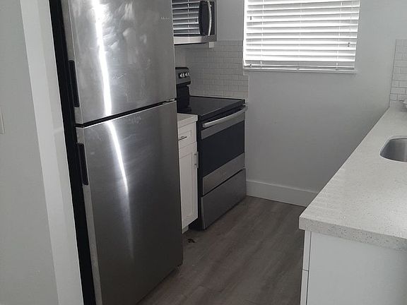 3rd image of 215 Menores Ave APT 5