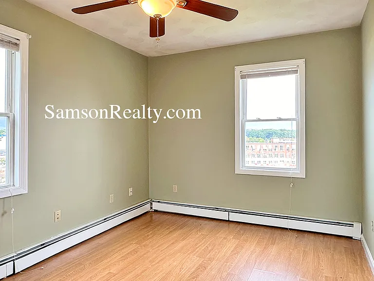 19 Sutton St #2 — Photo 12