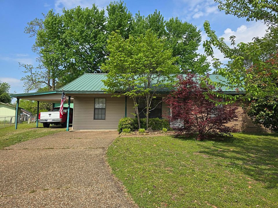 1st image of 825 Wade Cir