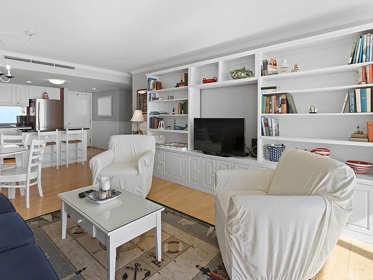 1 Seacliff Ave — Photo 17
