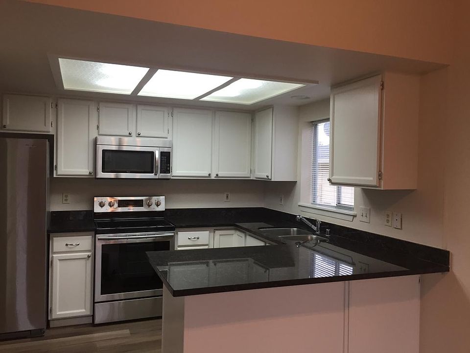 2nd image of 27240 Manor Pl NW