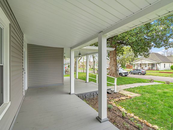 5th image of 206 E Springdale Ave