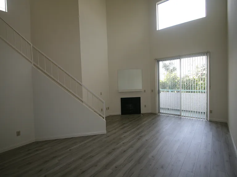 3637 Clarington Ave #213 — Photo 32