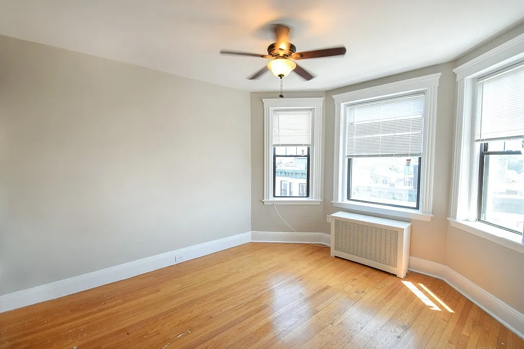 3 bed, 999 sqft, $4,900 — Photo 4