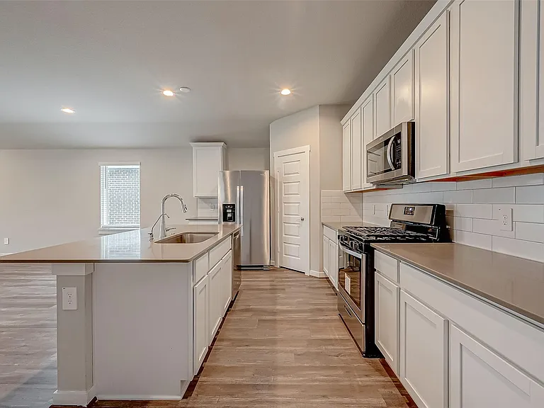 19010 Norbury Park Ln — Photo 4