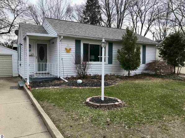 1110 Crosslanes St, Mount Pleasant, MI 48858