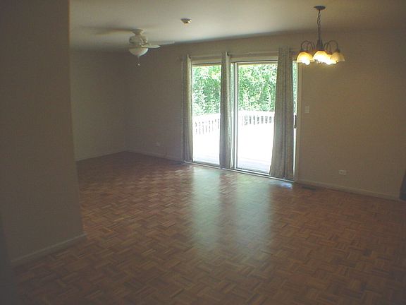 5th image of 616 W Brittany Dr