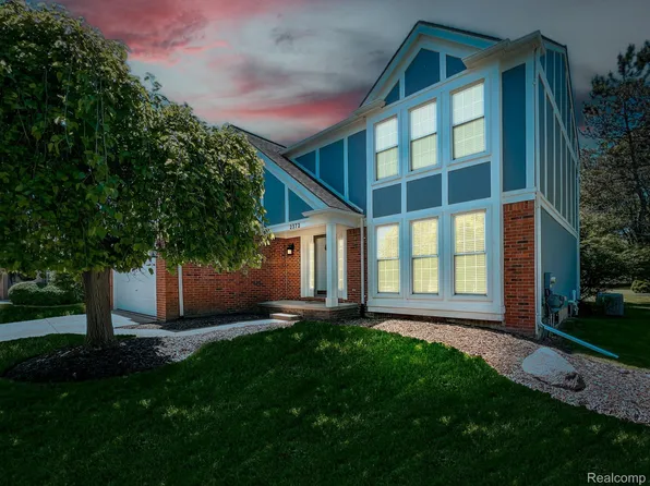 2372 Millbrook Ct, Rochester Hills, MI 48306