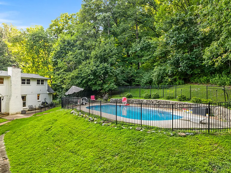6616 Valley Dr — Photo 47