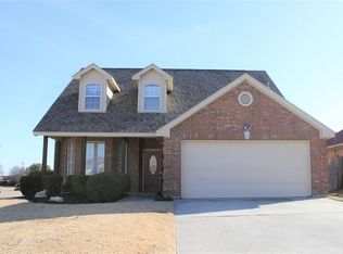 901 Robin Dr, Saginaw, TX 76179