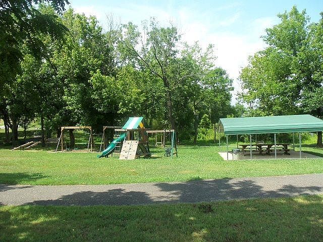 2nd image of 155 Summerfield Point