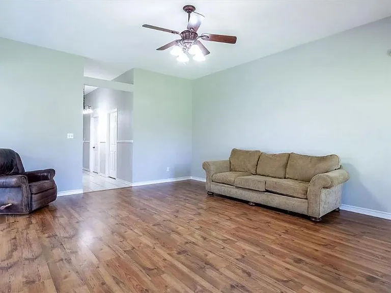 5920 Travis — Photo 2