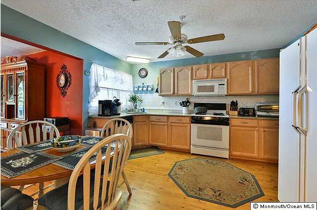 1st image of 1606 Arthur St