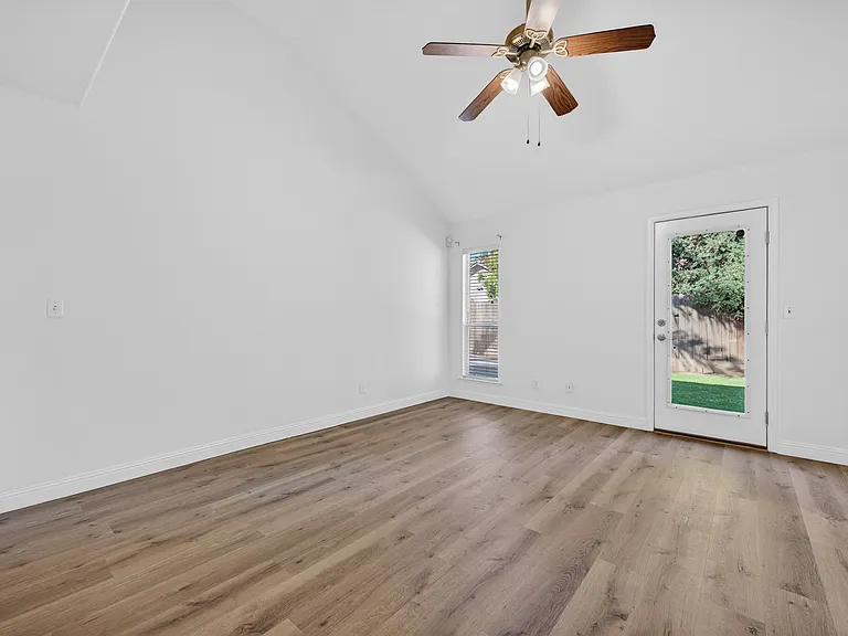 10291 N Whitney Ave — Photo 30