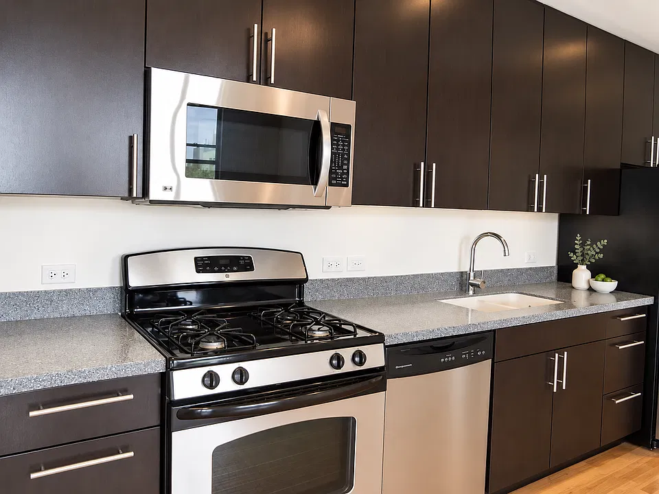 999 Willoughby Ave #2C