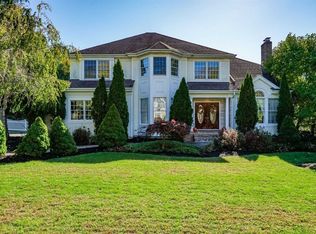 16 Tavern Way, East Setauket, NY 11733