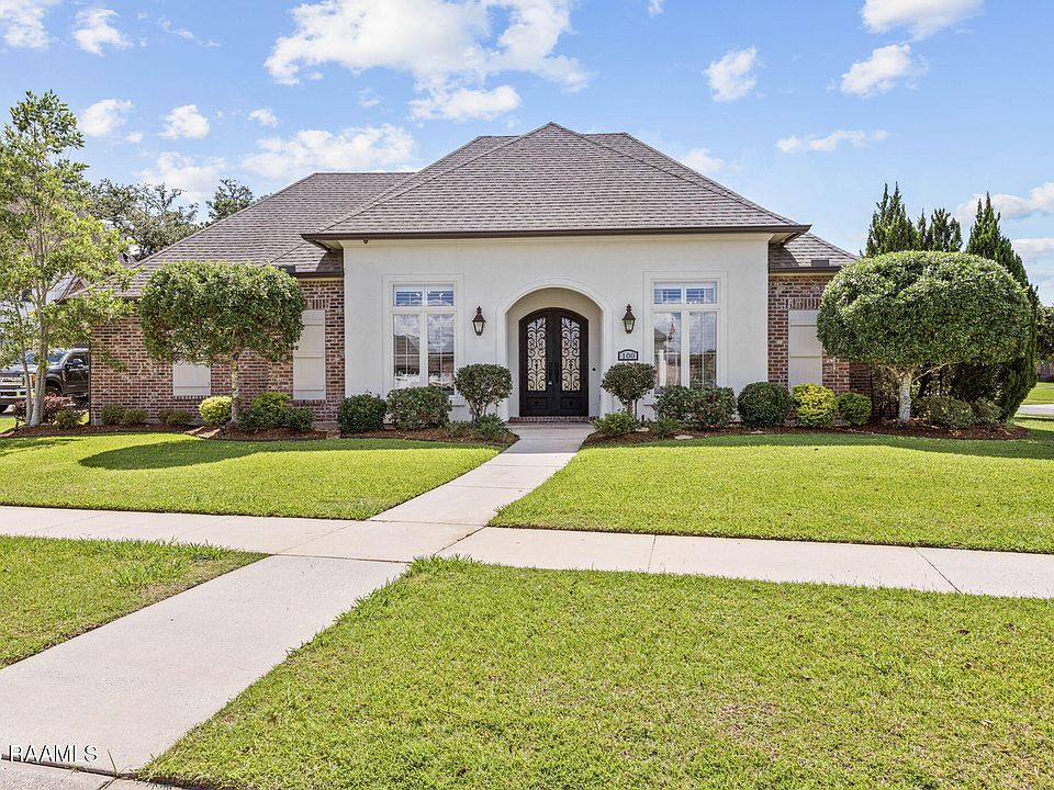 1st image of 100 Quiet Oaks Dr