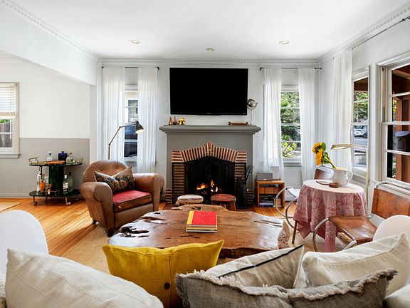 4th image of 2591 Military Ave