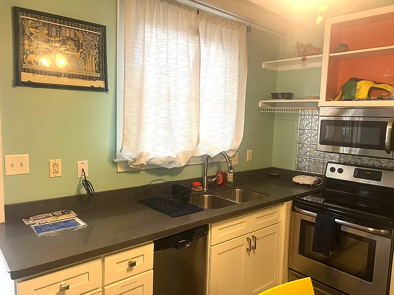 2301 Dauphine St #B — Photo 8